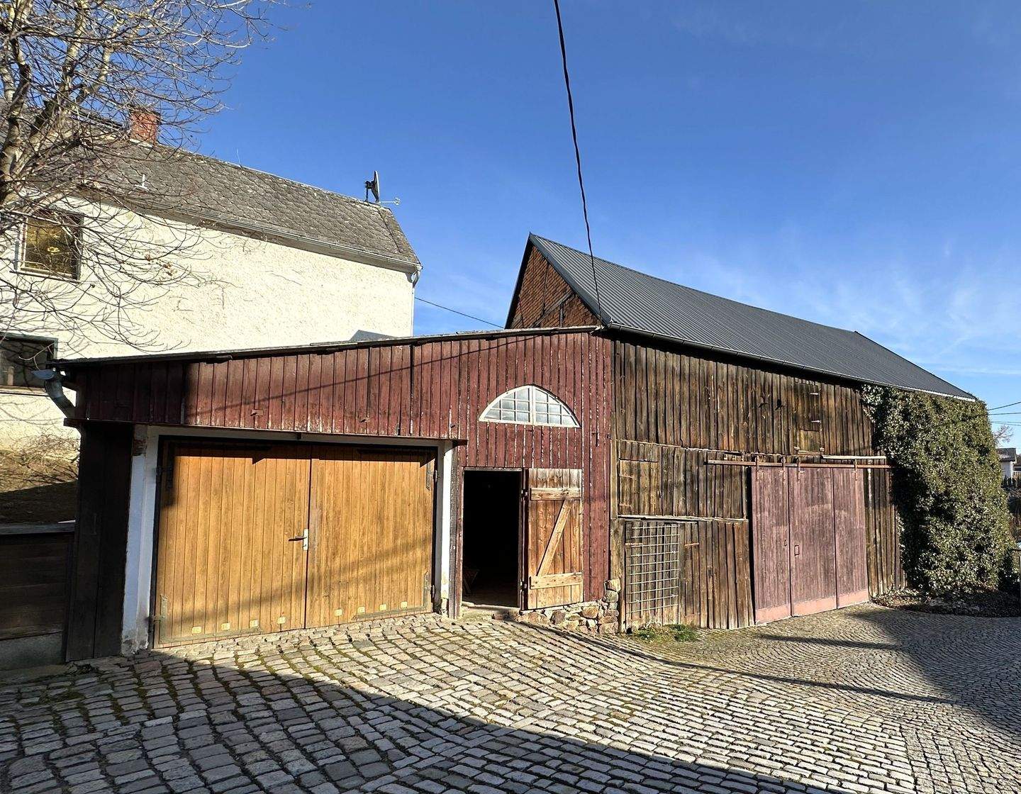 Immobilie in Rosenbach/Vogtland - Plauen 4 km: Dreiseithof mit Scheunen, Garten und Baugrund - Bild 4