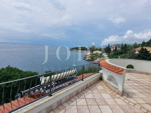 Haus zum Kauf 950.000 € 8 Zimmer 250 m² Novi Vinodolski