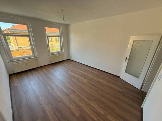 Wohnung zur Miete 270 € 2 Zimmer 47 m² Geschoss 1/3 frei ab sofort Westend Plauen 08523