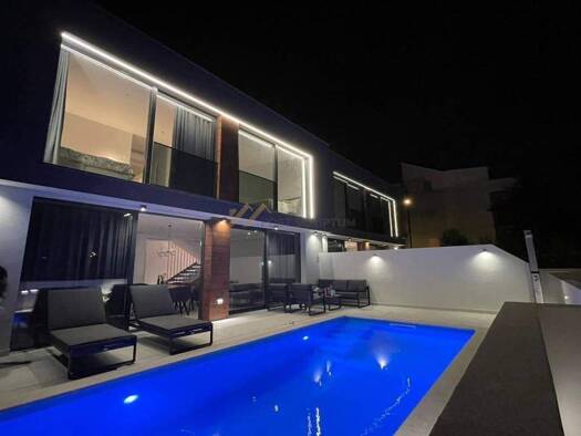 Haus zur Miete 4.500 € 4 Zimmer 170 m² Kastela