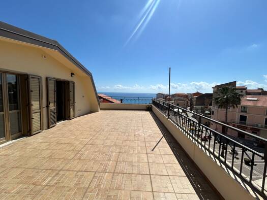 Penthouse zur Miete provisionsfrei 650 € 3 Zimmer 65 m² 3. Geschoss frei ab sofort Cristofo Columbo 6 San Lucido