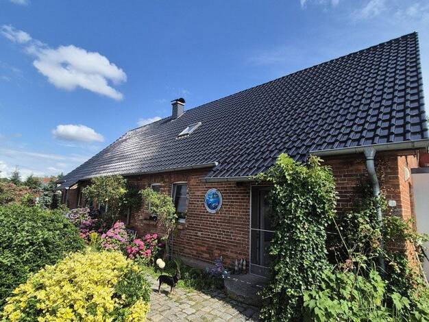 Einfamilienhaus zum Kauf provisionsfrei 375.000 € 7 Zimmer 199 m² 2.069 m² Grundstück Gorlosen Gorlosen 19294
