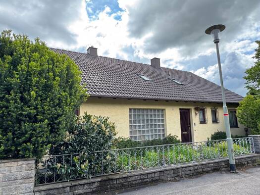 Haus zum Kauf 389.000 € 12 Zimmer 275 m² 680 m² Grundstück Feuchtwangen Feuchtwangen 91555