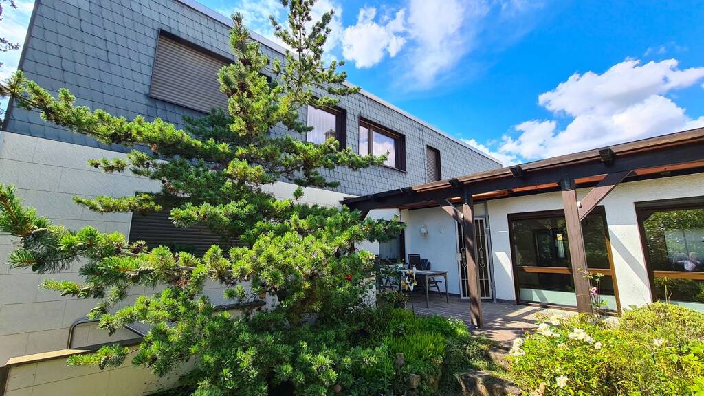 Einfamilienhaus zur Miete 2.200 € 5 Zimmer 198 m² 375 m² Grundstück frei ab sofort Viernheim 68519