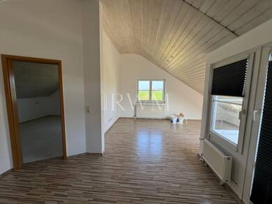 Wohnung zur Miete 800 € 2 Zimmer 50 m² Dachgeschoss frei ab sofort Kiebingen Kiebingen 72108