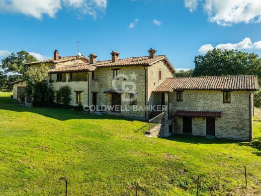 Haus zum Kauf 540.000 € 430 m² 560.000 m² Grundstück Gubbio 06024