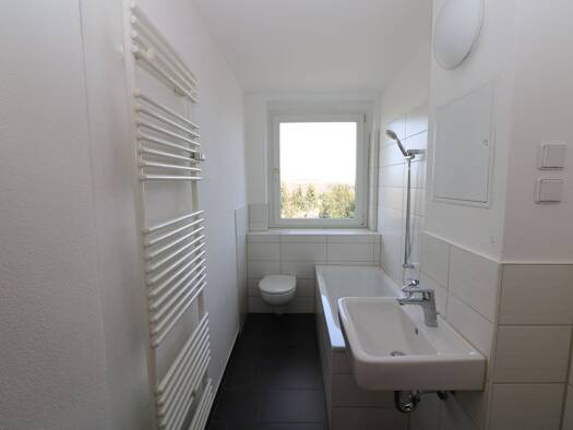 Wohnung zur Miete 469 € 4 Zimmer 64,2 m² 1. Geschoss Geschwister-Scholl-Straße 31 Halsbrücke 09633
