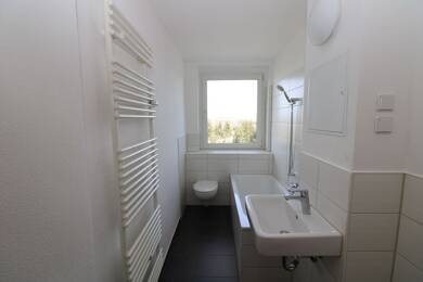 Wohnung zur Miete 469 € 4 Zimmer 64,2 m² 1. Geschoss Geschwister-Scholl-Straße 31 Halsbrücke Halsbrücke 09633