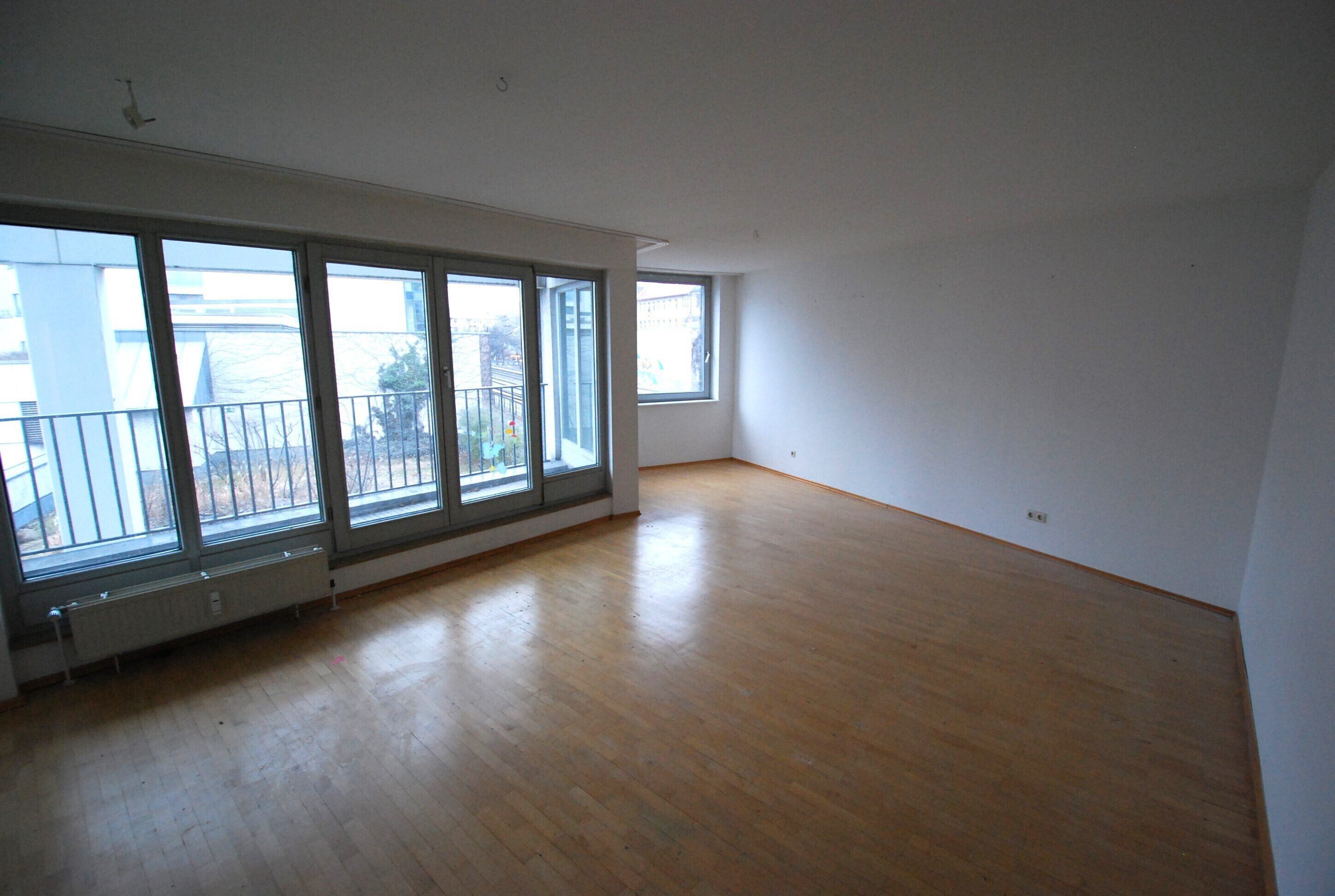 Wohnung zum Kauf provisionsfrei 650.000 € 4 Zimmer 105 m²<br/>Wohnfläche 3.<br/>Geschoss Uhlandstraße 19 Charlottenburg Berlin 10623