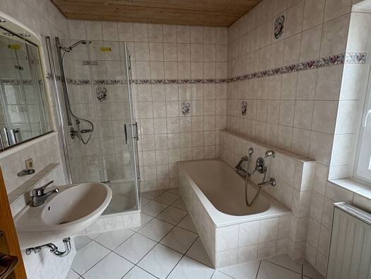 Wohnung zur Miete 825 € 3,5 Zimmer 83 m² Geschoss 1/2 frei ab sofort Liptingen Emmingen-Liptingen 78576