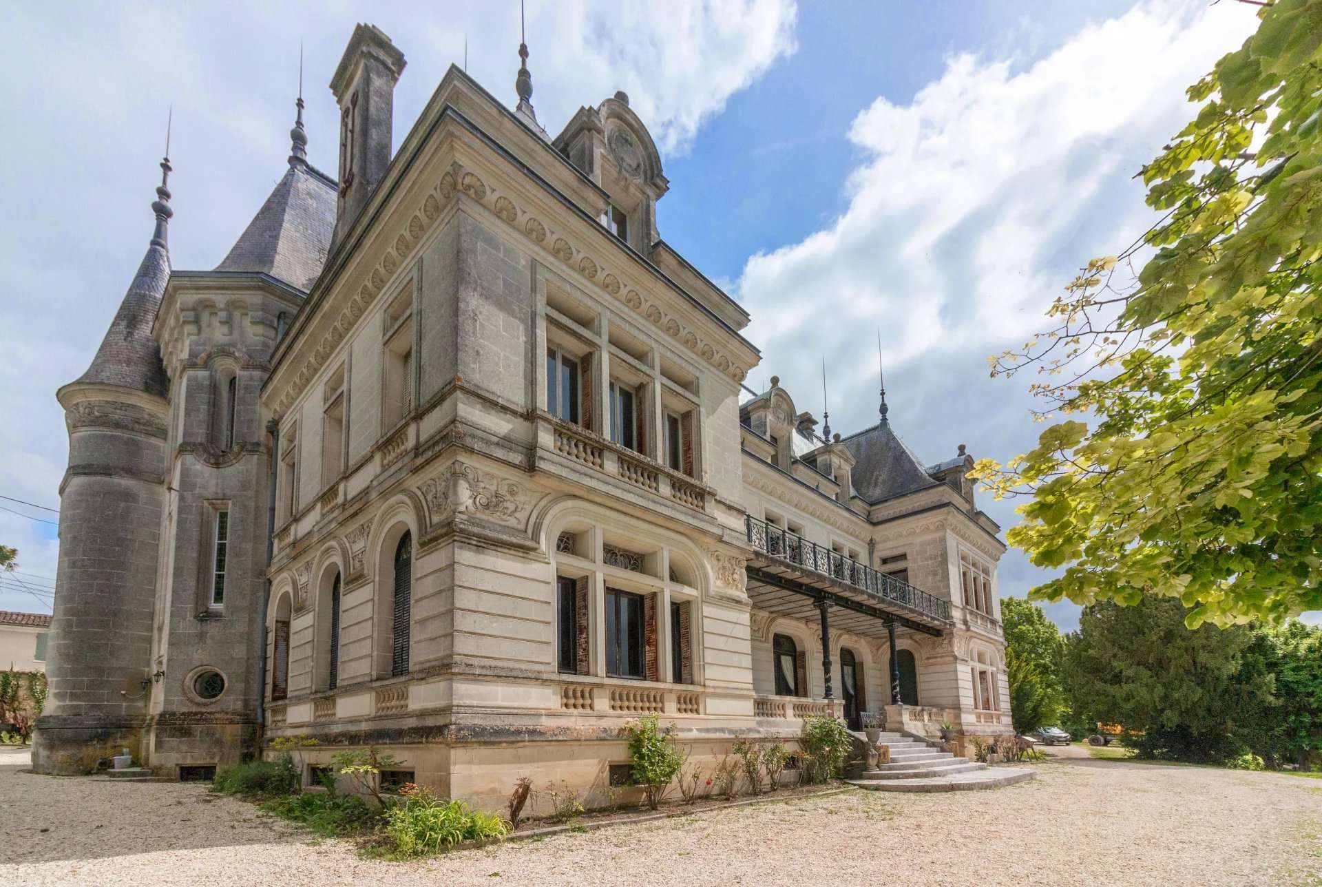 Schloss zum Kauf provisionsfrei 1.750.000 € 11 Zimmer 798 m²<br/>Wohnfläche 23.300 m²<br/>Grundstück Jarnac