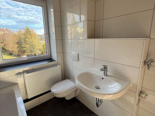 Wohnung zur Miete 290 € 2 Zimmer 48,3 m² frei ab sofort Rudolf-Breitscheid-Straße 12 Hartenstein Hartenstein 08118