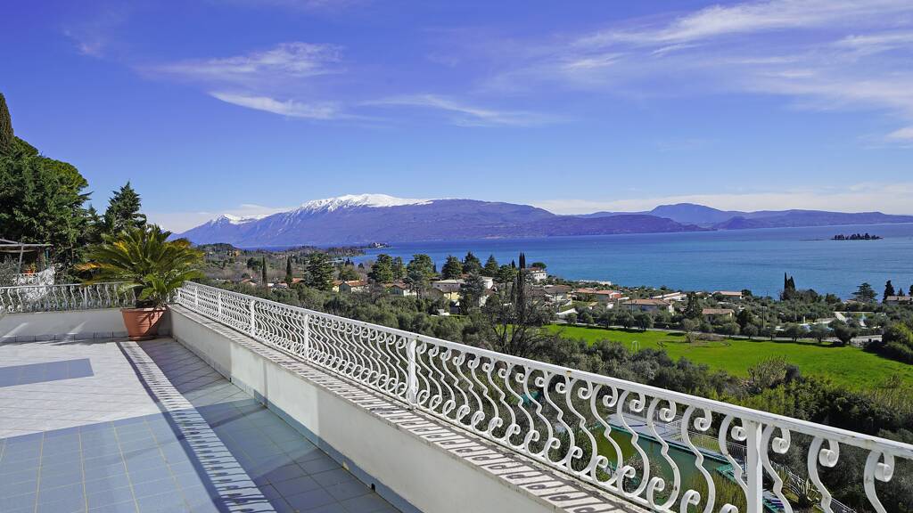 Villa zum Kauf 30 Zimmer 1.050 m² 10.000 m² Grundstück frei ab sofort Via Teodora Bresciani Manerba del Garda