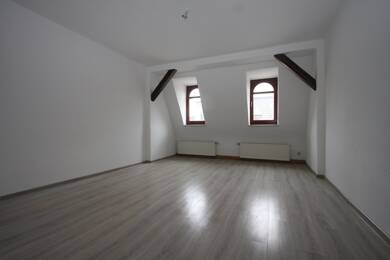Wohnung zur Miete 371 € 3 Zimmer 78,9 m² Dachgeschoss, 4. Geschoss Lutherstraße 46 Südstadt Görlitz 02826