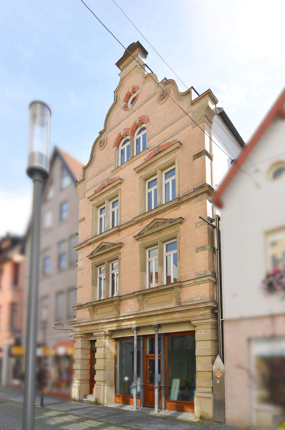 Stadthaus mit gehobener Maisonette-Wohnung in 1A-Lage!