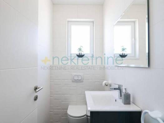 Haus zum Kauf 750.000 € 13 Zimmer 290 m² Bibinje
