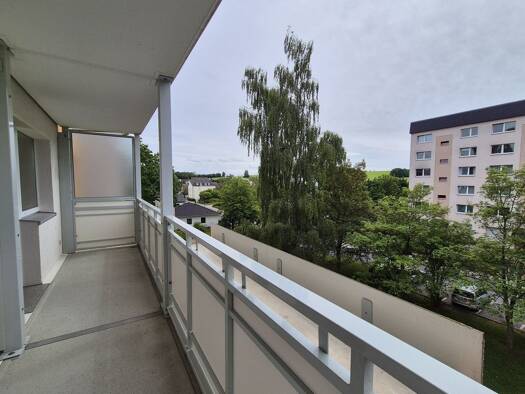 Wohnung zur Miete 395 € 2 Zimmer 60,8 m² 5. Geschoss frei ab sofort Robert-Koch-Straße 28 c Oberlungwitz 09353