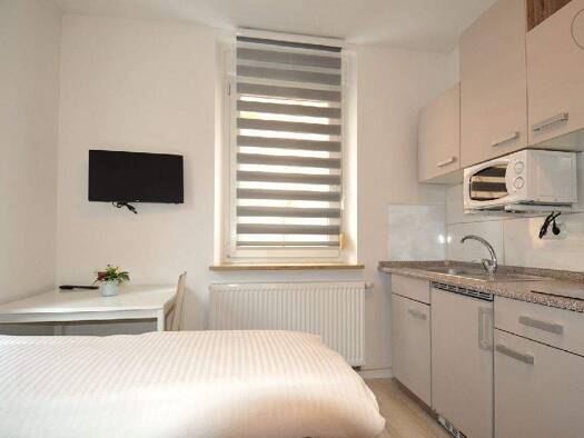 Wohnung zur Miete Wohnen auf Zeit 700 € 1 Zimmer 16 m² frei ab 01.01.2026 Pfersee Augsburg 86157