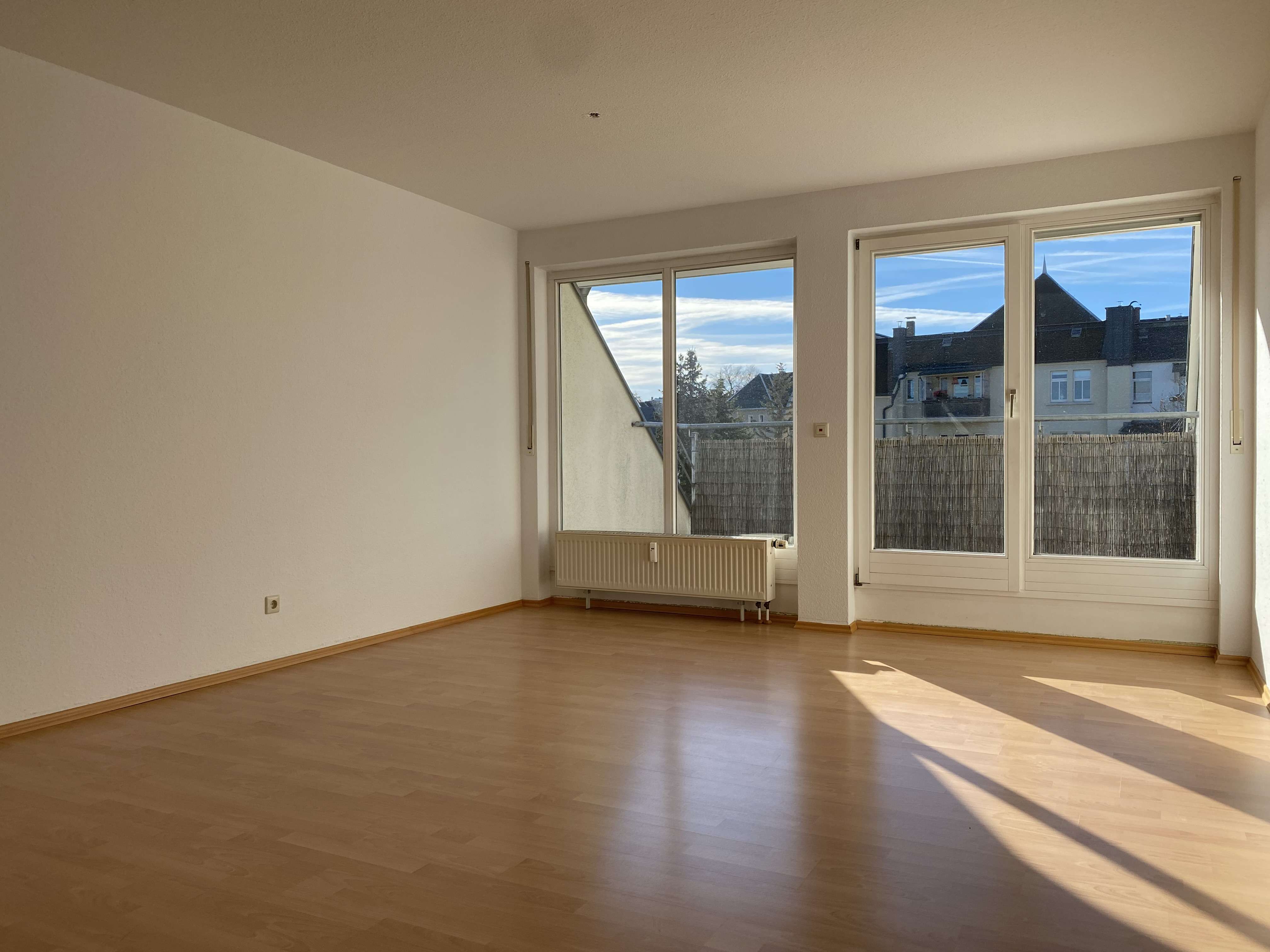 Studio zum Kauf 57.900 € 3 Zimmer 67,5 m²<br/>Wohnfläche Stauffenbergstraße 16 Auerbach Auerbach/Vogtland 08209