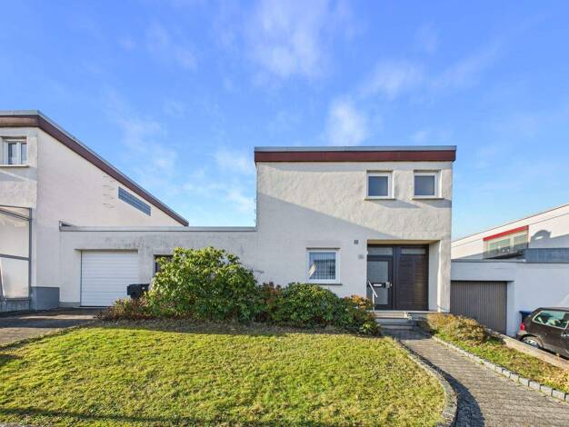 Reihenmittelhaus zum Kauf 250.000 € 5 Zimmer 110 m² 410 m² Grundstück Bad Hersfeld 36251