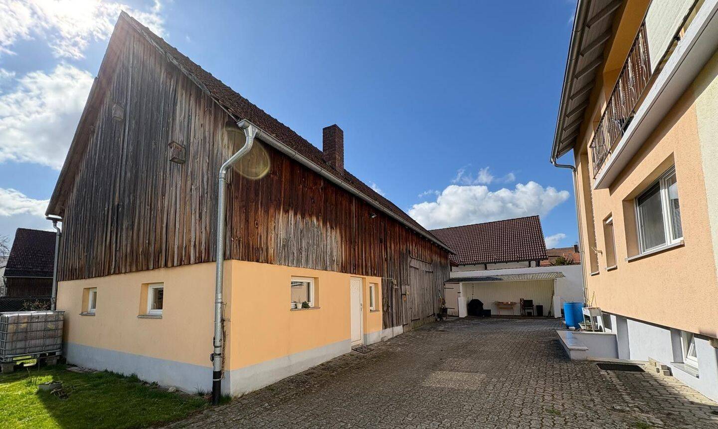 Immobilie in Berngau - Wohnen im Dorf mit allen Möglichkeiten: Einziehen-fertig - Bild 2