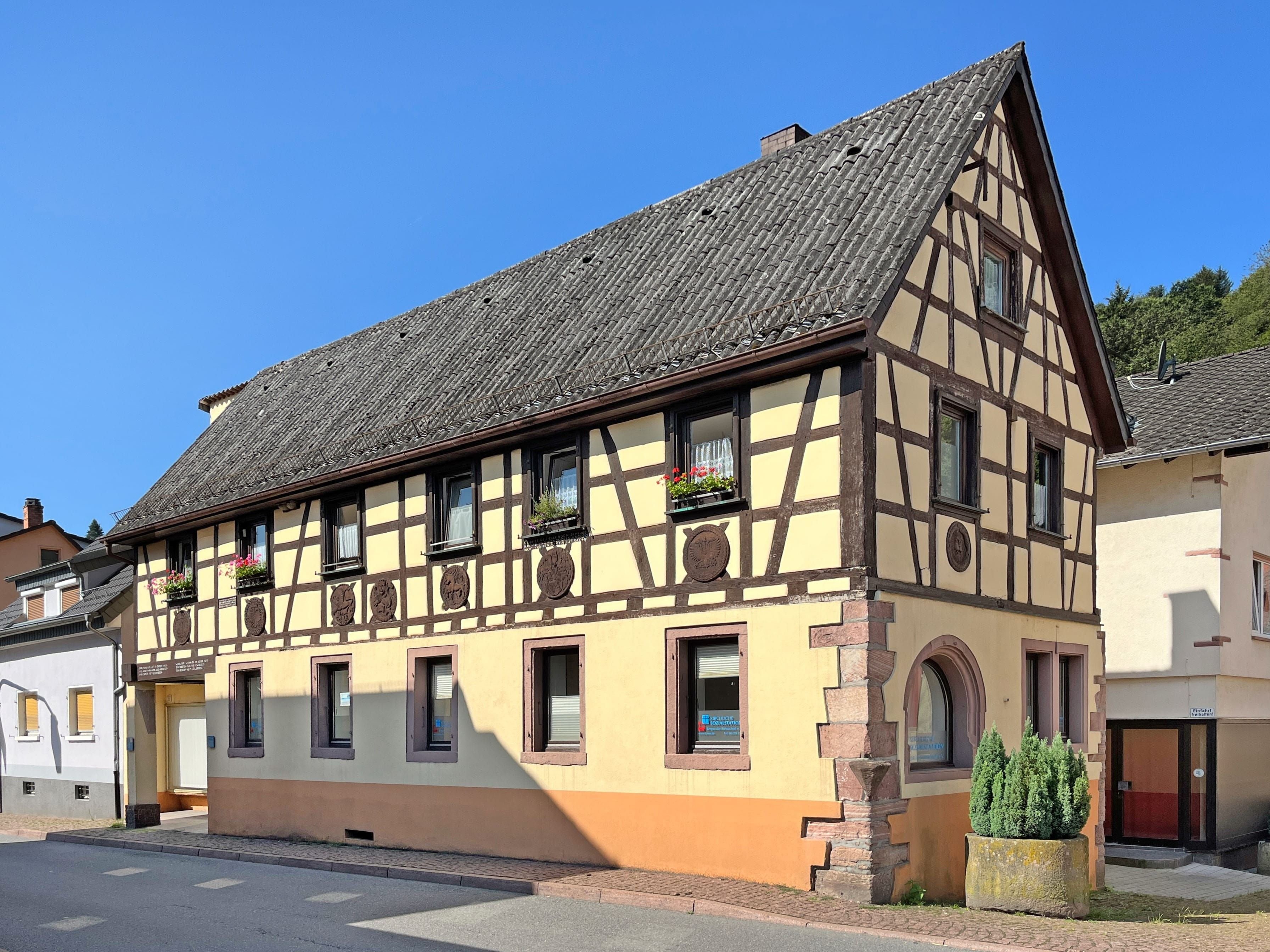 Mehrfamilienhaus zum Kauf 219.000 € 6 Zimmer 168 m²<br/>Wohnfläche 228 m²<br/>Grundstück Schönau Schönau 69250