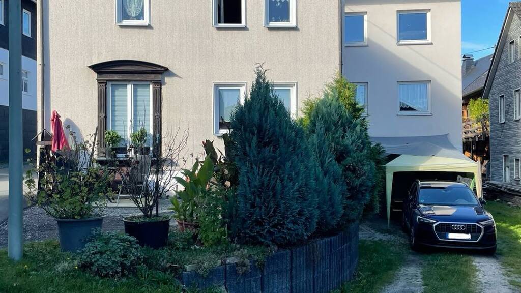 Mehrfamilienhaus zum Kauf 138.500 € 9 Zimmer 171 m² 200 m² Grundstück frei ab sofort Ebersdorf Ludwigsstadt 96337