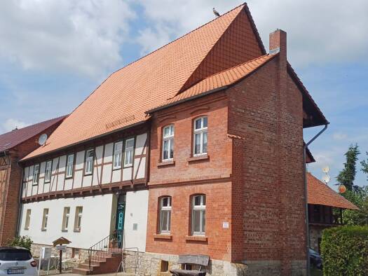 Mehrfamilienhaus zum Kauf provisionsfrei 435.000 € 10 Zimmer 356 m² Oberstraße 12 Deesdorf Wegeleben 38828