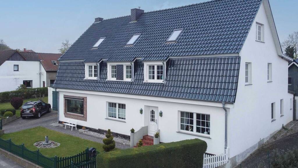 Mehrfamilienhaus zum Kauf als Kapitalanlage geeignet 13 Zimmer 330 m² 2.279,2 m² Grundstück Devin Stralsund 18439