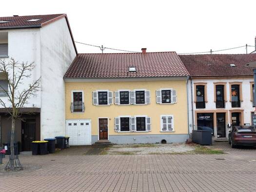 Haus zum Kauf provisionsfrei 250.000 € 7 Zimmer 180 m² 861 m² Grundstück frei ab sofort Friedrichstraße 10 Pachten Dillingen/Saar 66763
