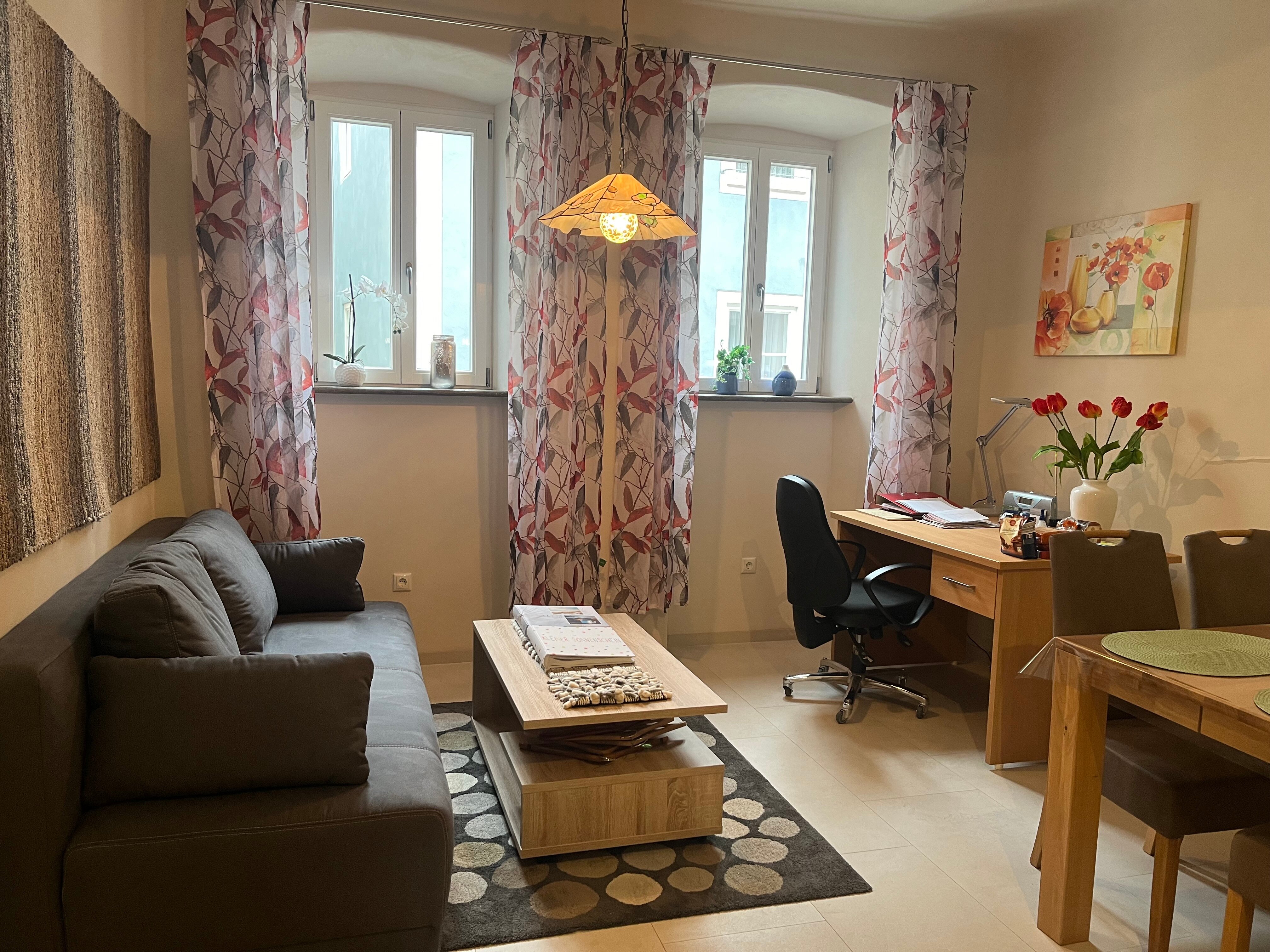 Studio zur Miete 400 € 1 Zimmer 28 m²<br/>Wohnfläche EG<br/>Geschoss ab sofort<br/>Verfügbarkeit Nähe Marktplatz Possenheim Iphofen 97346