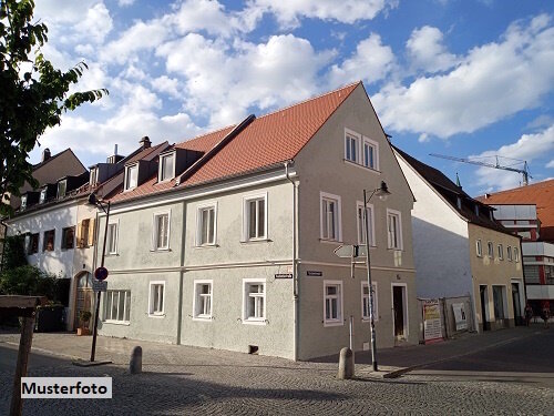 Mehrfamilienhaus zum Kauf 19.000 € 1 Zimmer 350 m²<br/>Wohnfläche 220 m²<br/>Grundstück Marktredwitz Marktredwitz 95615