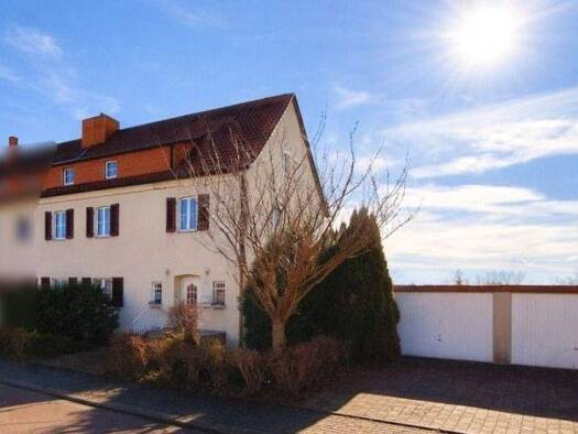 Stadthaus zum Kauf 354.000 € 8 Zimmer 258 m² 1.098 m² Grundstück Leuna 06237