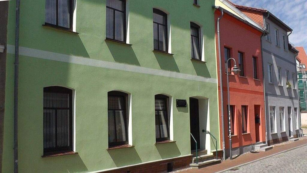 Stadthaus zum Kauf 252.400 € 7 Zimmer 178 m² 230 m² Grundstück Schwaan 18258