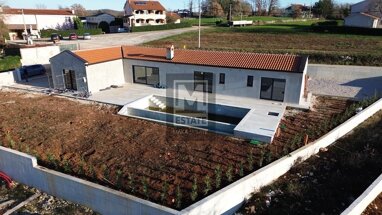 Haus zum Kauf 450.000 € 5 Zimmer 140 m² 949 m² Grundstück Porec center