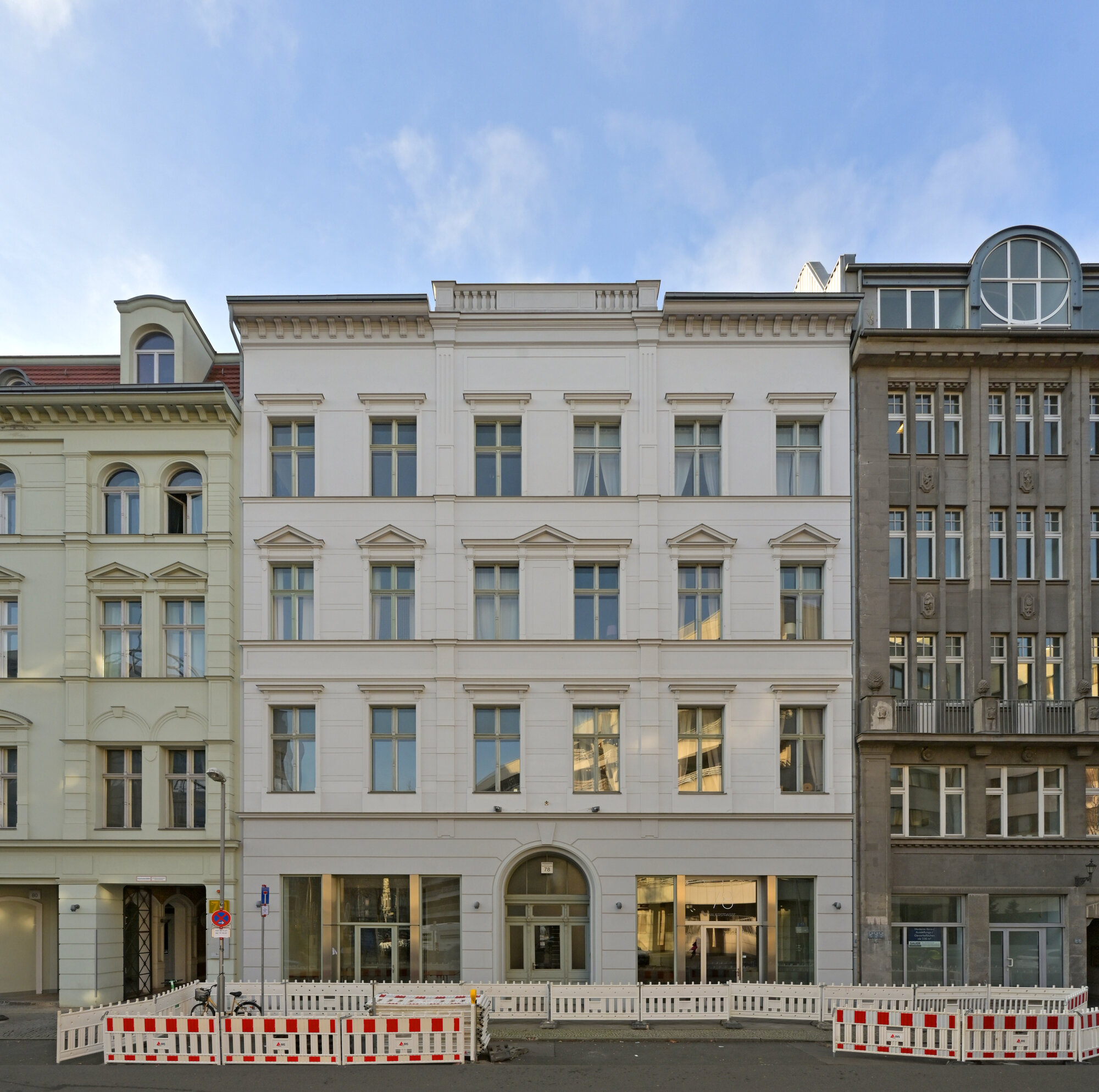 Bürofläche zur Miete 26 € 364,5 m²<br/>Bürofläche ab 142 m²<br/>Teilbarkeit Mitte Berlin 10117