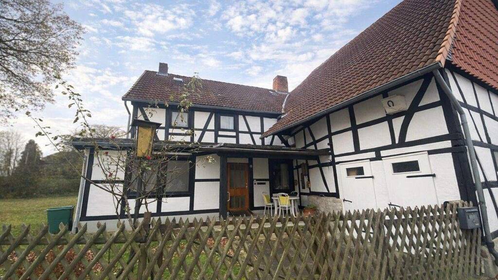 Einfamilienhaus zum Kauf 285.000 € 6 Zimmer 200 m² 1.384 m² Grundstück Wittenburg Elze / Wittenburg 31008