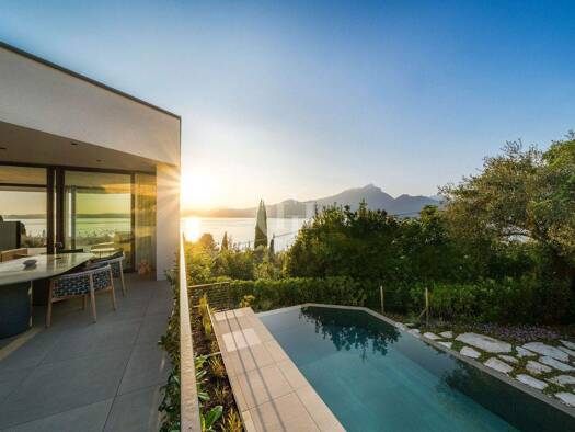 Villa zum Kauf - Erstbezug 2.975.000 € 4 Zimmer 191 m² 350 m² Grundstück frei ab sofort Località Rossone Torri del Benaco 37010