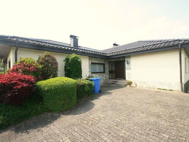Einfamilienhaus zum Kauf 350.000 € 7 Zimmer 140 m² 1.610 m² Grundstück Kölschhausen Ehringshausen/Kölschausen 35630