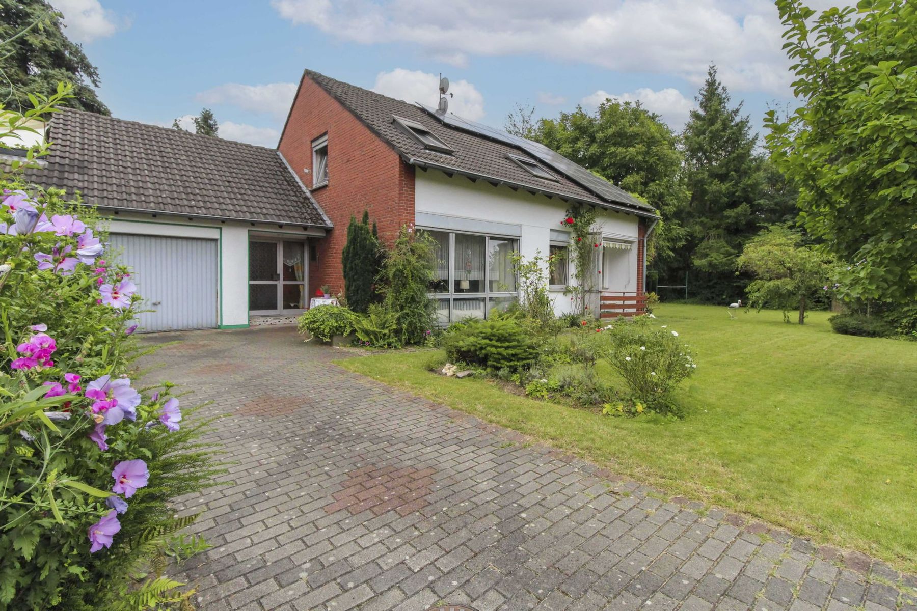 Immobilie zum Kauf als Kapitalanlage geeignet 399.000 € 6 Zimmer 157 m²<br/>Fläche 1.575 m²<br/>Grundstück Elfrath Krefeld 47829