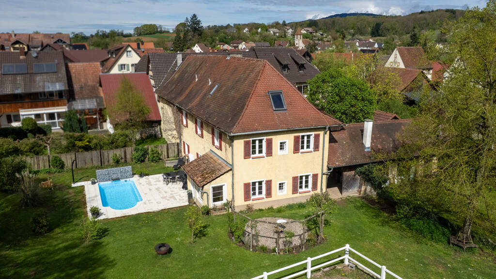 Haus zum Kauf 2.280.000 € 22 Zimmer 554,5 m² 5.009 m² Grundstück Hertingen Bad Bellingen / Hertingen 79415