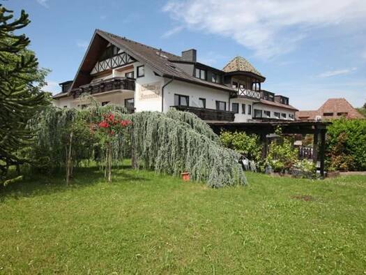 Hotel zum Kauf 4.200.000 € 66 Zimmer 4.812 m² Grundstück Mengen Schallstadt 79227