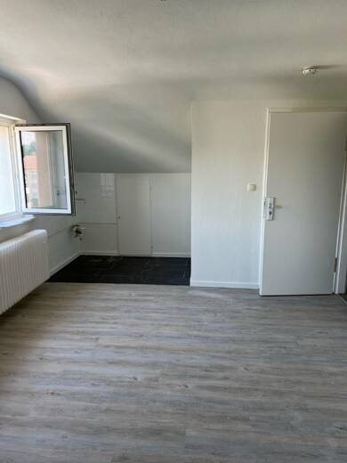 Wohnung zur Miete 210 € 1 Zimmer 27 m² Dachgeschoss, 4. Geschoss frei ab 01.06.2025 Beethovenstr. 60 Singen Singen (Hohentwiel) 78224