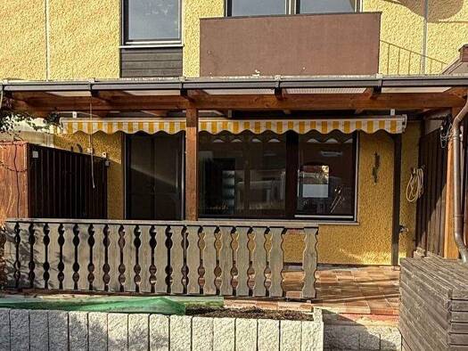 Reihenmittelhaus zum Kauf 385.000 € 5 Zimmer 130 m² 181 m² Grundstück frei ab sofort Hans-Popp-Straße 40 Roth 91154