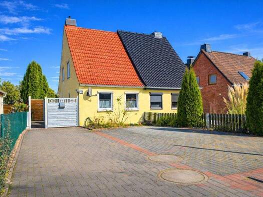 Doppelhaushälfte zum Kauf 265.000 € 3 Zimmer 63 m² 361 m² Grundstück Klausdorf Schwentinental 24222