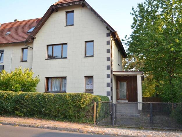 Doppelhaushälfte zum Kauf provisionsfrei 190.000 € 7 Zimmer 166 m² 553 m² Grundstück Gothaer Straße 4 Ohrdruf 99885