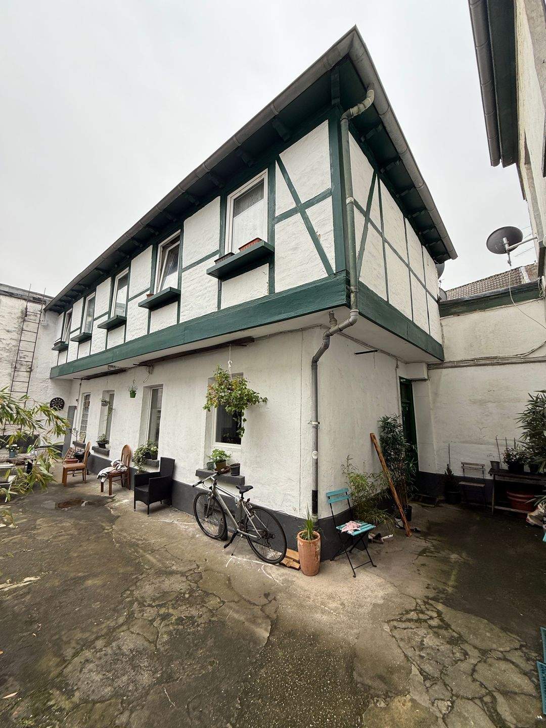 Immobilie in Krefeld - Voll vermietetes Mehrfamilienhaus mit separatem Fachwerkhaus in zentraler Lage von Krefeld - Bild 3