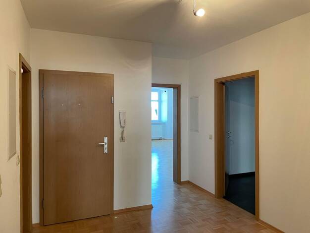 Wohnung zur Miete 850 € 3 Zimmer 127,5 m² 2. Geschoss frei ab sofort Innenstadt Hof 95028