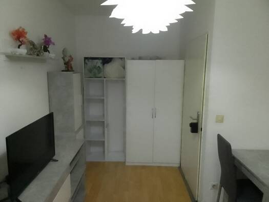 Studio zur Miete 400 € 5 Zimmer 130 m² Geschoss EG/1 frei ab sofort Fritzi-Massary-Straße 25 Neukölln Berlin 12057