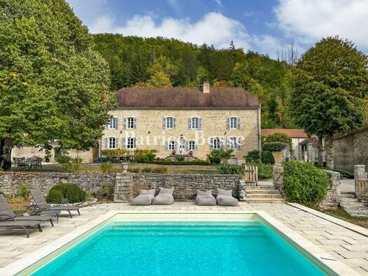 Reihenmittelhaus zum Kauf 1.190.000 € 10 Zimmer 360 m² 3.733 m² Grundstück Centre Ville Beaune 21200